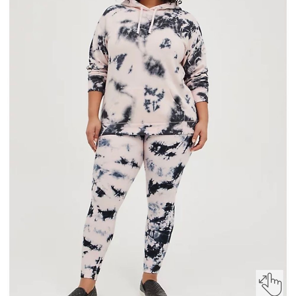 TORRID FLEECE LINED PINK TIE DYE LEGGINGS